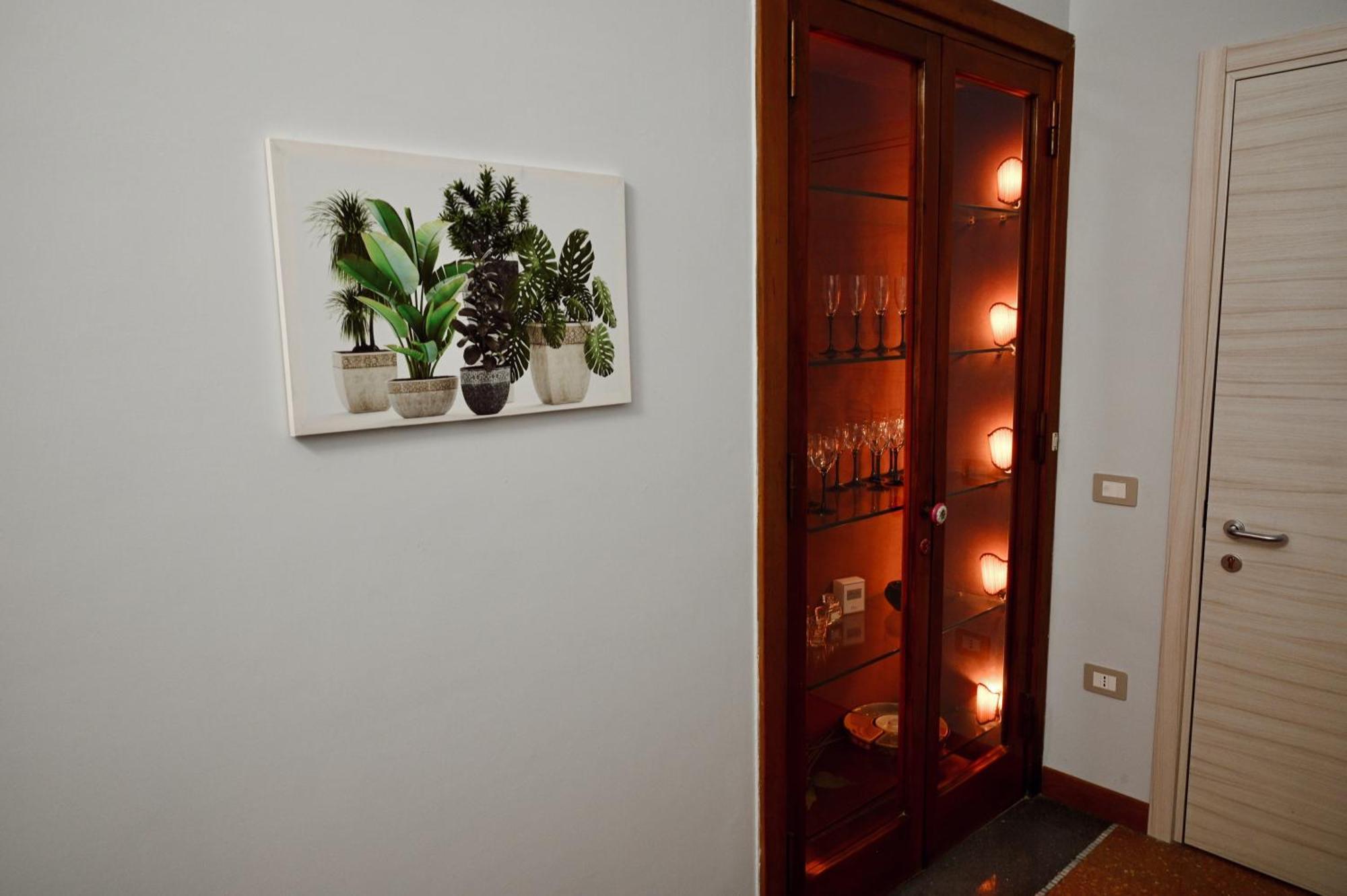 Mirabilia Suites Colosseum Rome Exterior photo